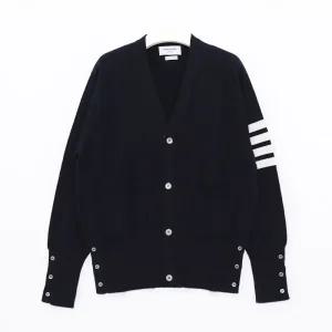 톰브라운 사선완장 클래식 캐시미어 남성 가디건 MKC001A 00011 415