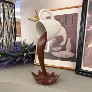 쏟아지는 커피 인테리어 장식품 (WFJVBOI)