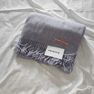 아크네스튜디오 울 프린지 파우더 블루 멜란지 머플러 CA0209-DGT