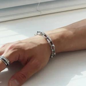 [벨가] 써지컬스틸 유광 실버 입체 무늬 사각 팔찌