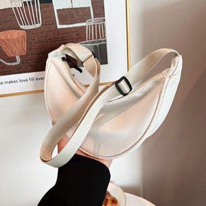 이룸 여행 반달 미니 크로스백 나일론 가벼운 핸드폰 가방