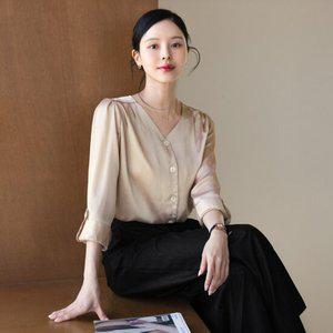 [시크라인] 도엔 브이넥 새틴 롤업 블라우스