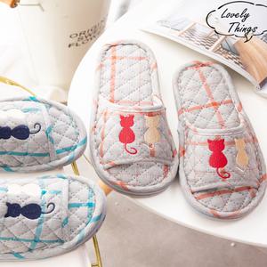 3중 쿠션 면 실내화 고양이 가족 커플 체크 퀼트 거실 슬리퍼 거실화 어린이집 유치원 사무실 층간소음 무음 자수 룸 홈 여성 남성 논슬립 미끄럼방지