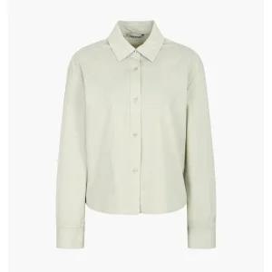 [롯데백화점]나이스클랍 원포인트 자수 크롭 셔츠 (N243MWB714)