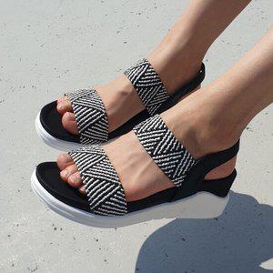 룩펠 스트라이프 밴딩 스트랩 여성 통굽 샌들 2color