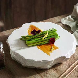 불규칙한 원형 돌접시 한정식 접시 화이트 블랙 스테이크