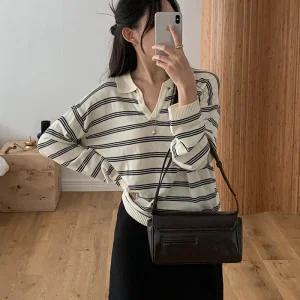 [코코블랑] 브이 카라 스트라이프 니트