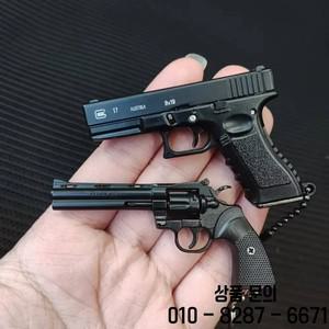 1:3 미니어처 리볼버 권총 데저트 이글 모델 탈부착 합금 장난감 열쇠고리 펜던트 장식품 성인 남성용 선물