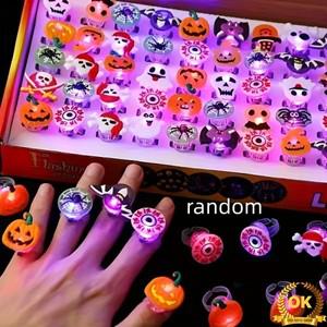 50개 LED 발광 반지 할로윈 파티 마녀 호박 유령 디자인 어린이 선물 및 사탕 가방 채우기용