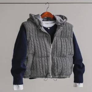 [잇수다랩] 듀베크 니트 패딩 조끼