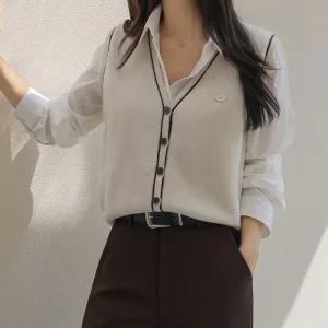 [시크폭스] 루미엘 배색라인 단추 니트 베스트_53KN804