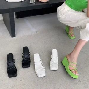 여성 여름 사선 스트랩 웨지 통굽 여행 휴가 신발