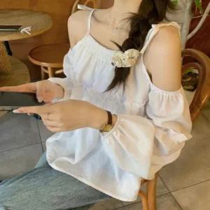 [아우트]청순 블라우스 트임티셔츠 데이트룩