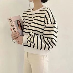 [아우트]스트라이프티셔츠 크롭 긴팔 2컬러