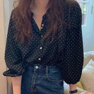 [아우트]귀여운 도트 버튼 라운드 블라우스