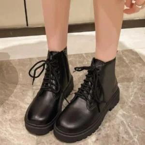 /신상오픈런 여성 클래식 블랙 광택 가죽 하이 앵클 부츠