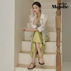 아뜰리에마졸리 실키 새틴 플레어 스커트 1종 [런칭 가격 69,900원]