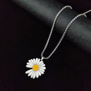 트렌도가 데이지꽃  팬던트 티타늄스틸 체인 목걸이