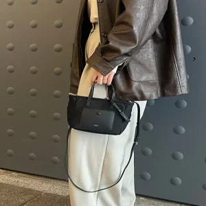 헤지스 액세서리 25FW [선물추천][인기급상승][라잇백] 블랙 심플 포켓 나일론 탑집 토트겸 크로스 미니백