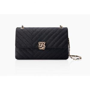 루이까또즈 모던한 퀄팅 패턴 체인백 크로스백 EWHQ1SD11BL