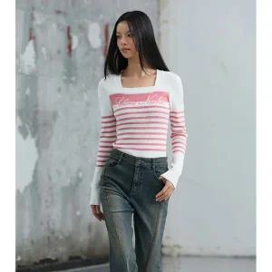 [에고이스트](강남점)[BLUE LABEL] 스퀘어 스트라이프 레터링 니트 탑 (ER3OKL03)