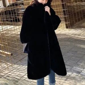 레이디스 넉넉핏 인조퍼 롱코트 F/W 보온성 컴포트룩데일리 수트 (WFJTYTK)