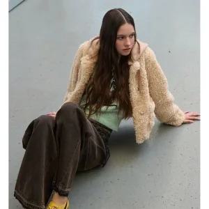 [갤러리아] (25겨울) 니트 후드 탈부착 인조퍼 자켓 (ER4TF002)