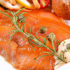 [바다몰]칠레 훈제연어 통슬라이스 1.0~1.2KG + 케이퍼&홀스래디쉬소스 60g