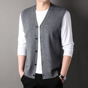 손오천 남자데일리룩 조끼 캐쥬얼 키작남 브이넥 KUK4 울 이너 가을 단추 니트 사무실