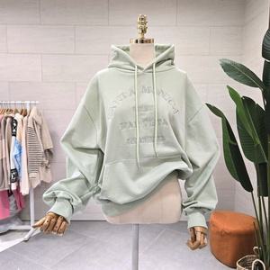 [대구백화점] [에잇컨셉]모니 자수 쭈리 후드 맨투맨(C24B7FTS059)