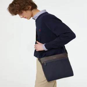 헤지스 액세서리 남성 24FW [스테디셀러] 네이비 로고프린트 가죽 크로스백 WUBA4F915N2