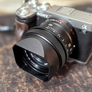 소니 FE 50mm F2.5 G 렌즈 쉐이드(금속 캡 포함)용 총검 사각 후드