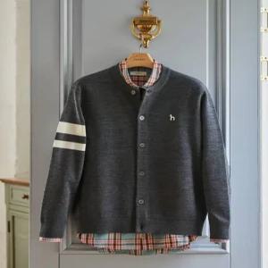 헤지스 남성 25FW 그레이 울혼방 소매 배색 라운드 가디건 HZSW5D200G2