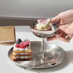 과일이나 아이스크림을 담아 홈카페 분위기 연출 적인 디저트 타임 특별한 테이블웨어