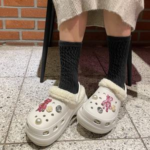 슈즈앤 지비츠+뽀송한 통굽 5cm 털 슬리퍼 sn409