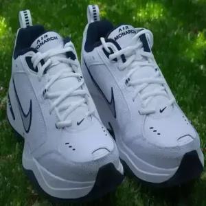 나이키 에어모나크 화이트 런닝화 헬스화 남자운동화 나이키 운동화  415445-102