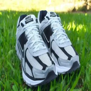 나이키 보메로5 실버블랙 런닝화 온러닝화 남자운동화 나이키 운동화 FJ4151-004