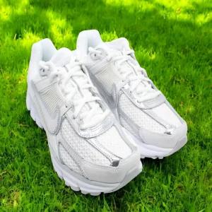 나이키 보메로5 메탈릭실버 런닝화 온러닝화 남자운동화 나이키 운동화 HF7723 -100