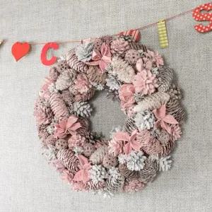 플라워트리 크리스마스 리스 벽 장식 완제품 핑크 솔방울 350mm