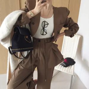 메모리 브이넥 어깨패드 크롭자켓 뒷밴딩 카고포켓 스커트 레이어드 스트링 하이웨스트 조거와이드 팬츠 가을 코튼 투피스세트 (2color)