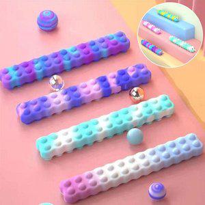 [유니커블]힙한 귀여운 3D 입체 애벌레 스퀘어 사각 빨판 스틱 푸쉬팝 버블 팝잇 꾹꾹이 말랑이 실리콘 ...