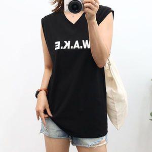 여성 웨이크 브이넥 민소매티 면 바캉스 검정 레터링 레이어드 롱 나시 티 티셔츠