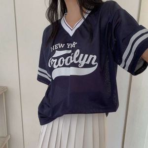 [다잇템] 여자 V넥 필기체 반소매 박시핏 망사 티셔츠