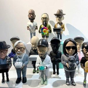 유명인 디자이너 피규어 인물 칼라거펠트 컬러 인테리어