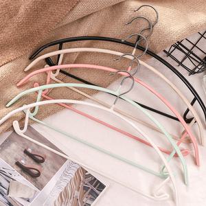 라운드 옷걸이 5P 어깨뿔 방지 티셔츠 니트 정장 주우재 논슬립 화이트 블랙 미끄럼방지 코팅 옷걸이