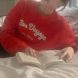 [코코블랑] 본 자수 맨투맨