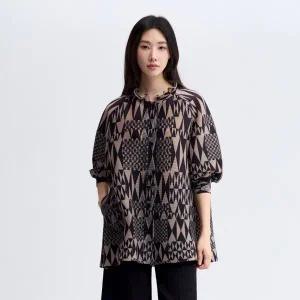 [플리츠미](대구신세계)프린트 프릴 카라 벌룬 플리츠 자켓_PPJKF025003