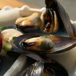 [엠픽] 청정해역 거제에서 자라고 세척해서 보내드리는 홍합 2kg