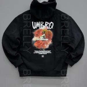 [국내백화점판] UMBRO 엄브로 25FW 기모 로즈 그래픽 후드 티셔츠 (블랙) UQ421CHDO3