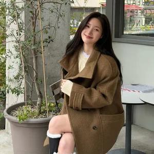 [온앤온](타임스퀘어점패션관)[예약/12월 2일 출고][정채연 착용] 모헤어 하이넥 더블 하프코트 NEW5WHA...